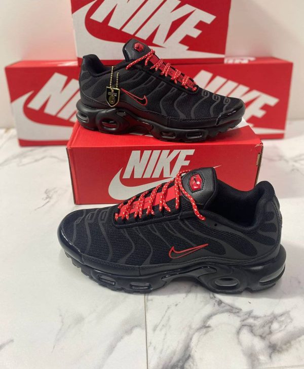 NIKE AIR MAX PLUS TN BLACK & RED REFLECTIVE Trainers For Men's