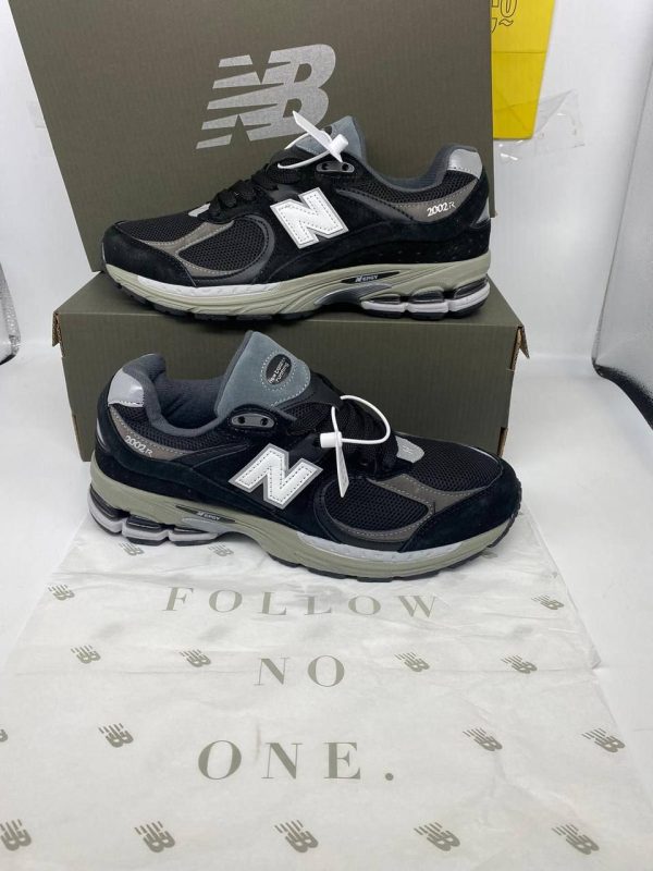 New Balance 2002R Black & Grey Trainers