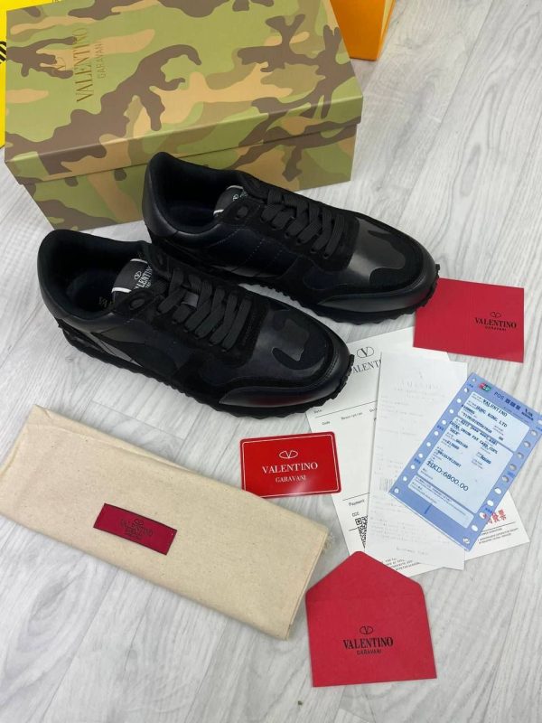 Valentino Garavani Noir Rockrunner Sneakers