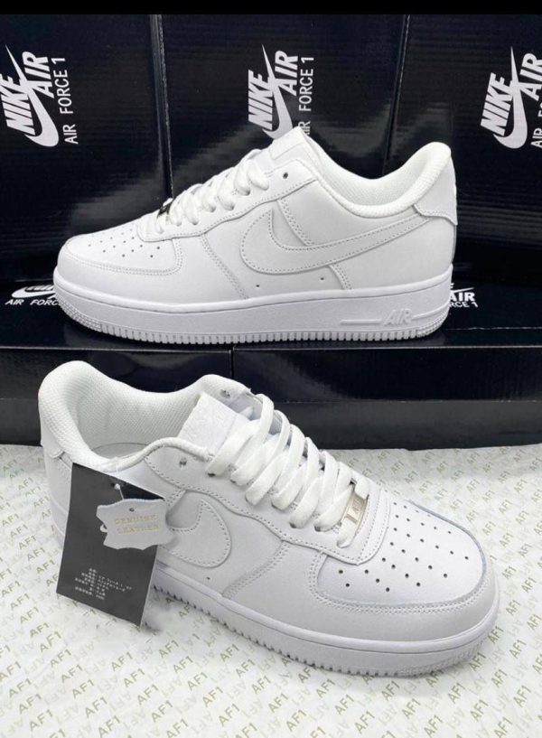 Nike Air Force 1 '07 White EasyOn Sneakers