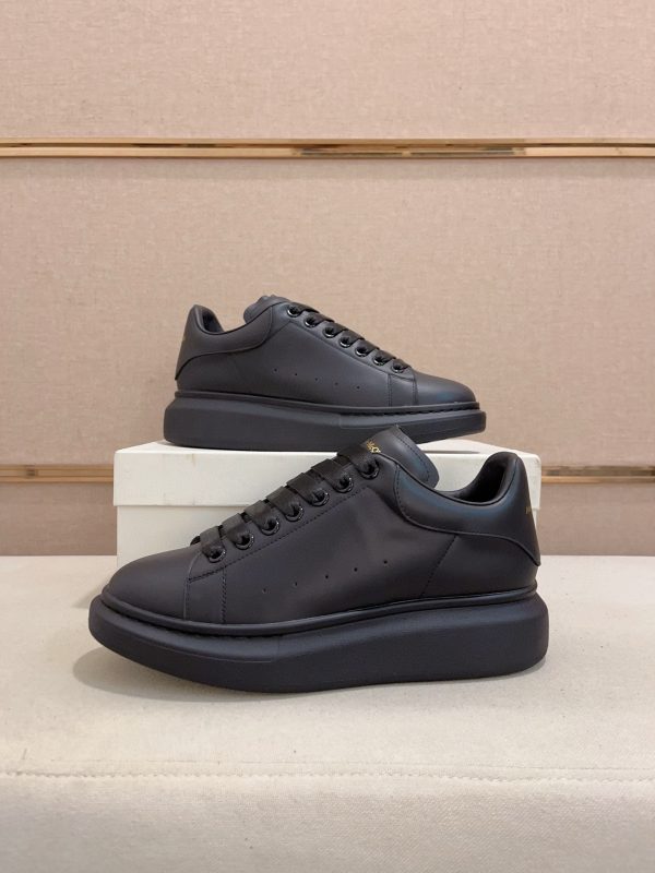 Alexander McQueen Oversized Sneakers In Full Black Colorway