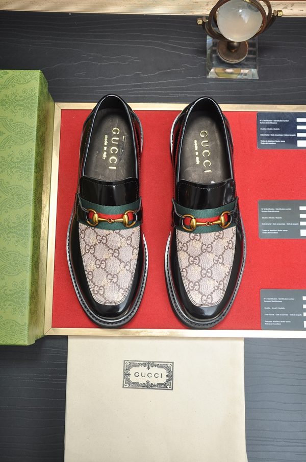 Gucci GG Supreme Canvas Loafers With Web Stripe In 2 Colors
