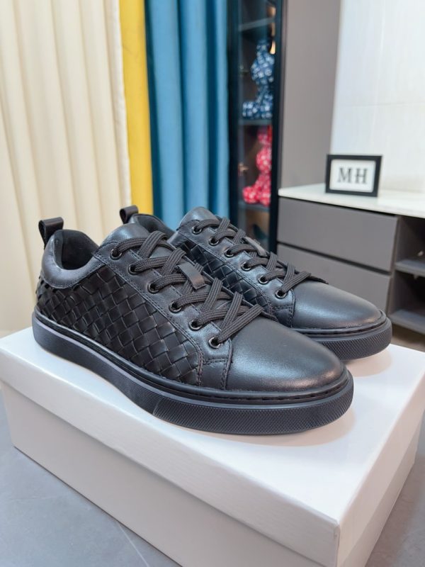 Bottega Veneta Black Intrecciato Leather Low Top Sneaker