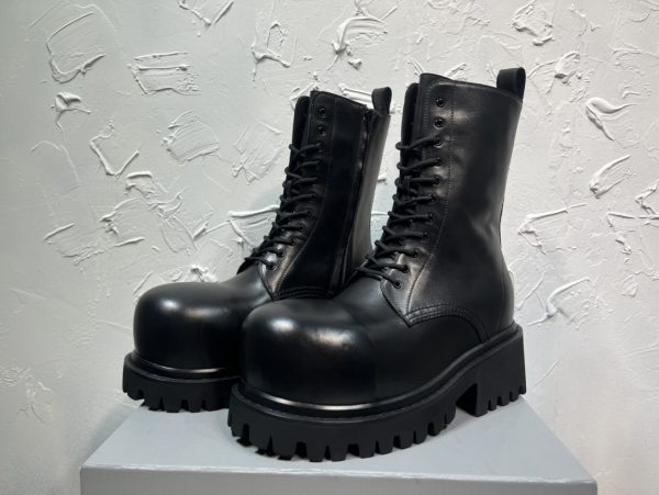 Balenciaga Men's Stomper Boots In Black