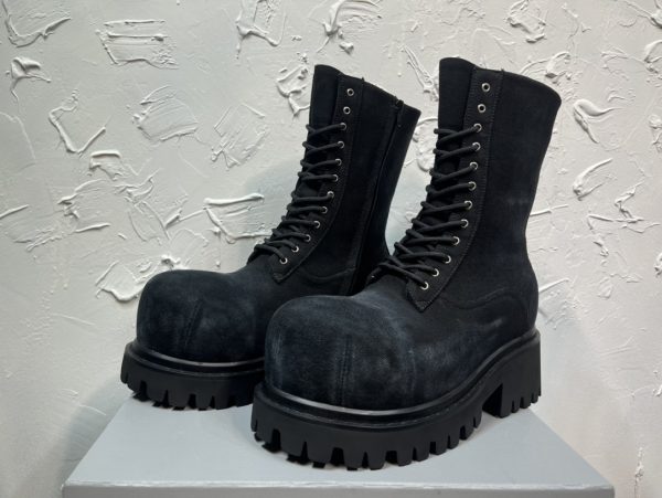 Balenciaga Men's Stomper Zipped Boots In Black
