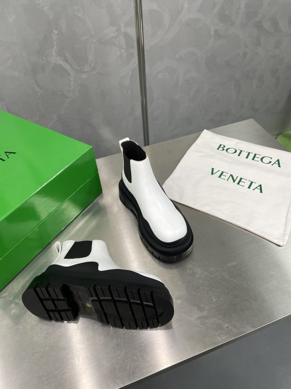 Bottega Veneta Tire Ankle Chelsea Boots In 2 Colors