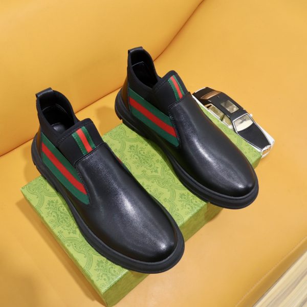 Gucci Men's Chelsea Boots With Green & Red Web Stripe