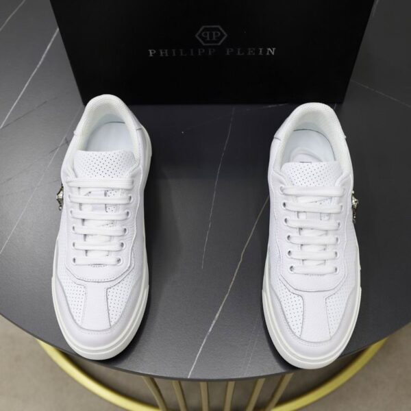 Philipp Plein Sneakers With Silver Tone Skull Emblem In White