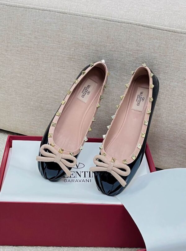 Valentino Garavani Black Rockstud Bow Flat Patent Sandals