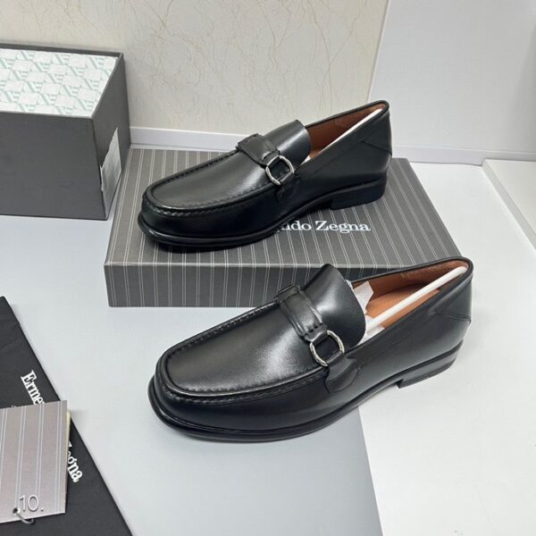 Ermenegildo Zegna Prominent Silver Tone Horse Bit Detail Loafers