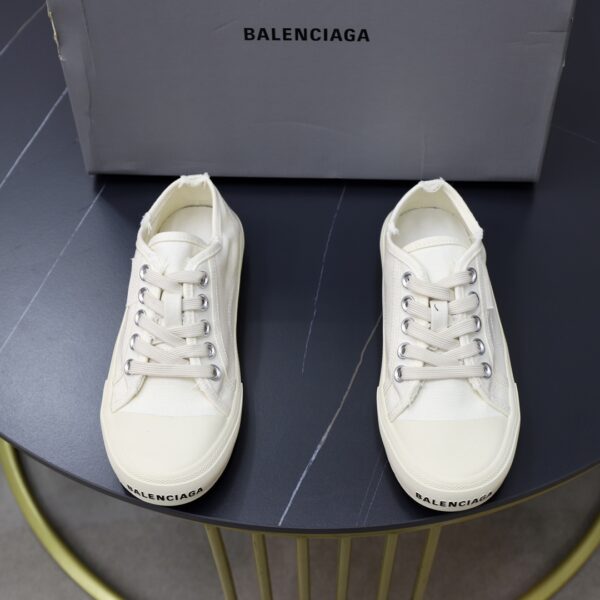 Balenciaga Paris Low Top Sneakers In White