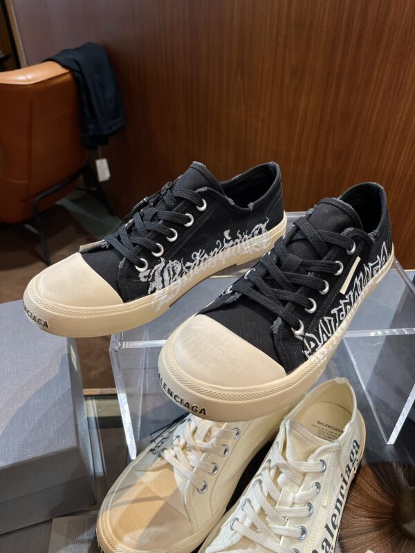 Balenciaga Paris Low Top Sneakers With Graffiti Style Logo Print