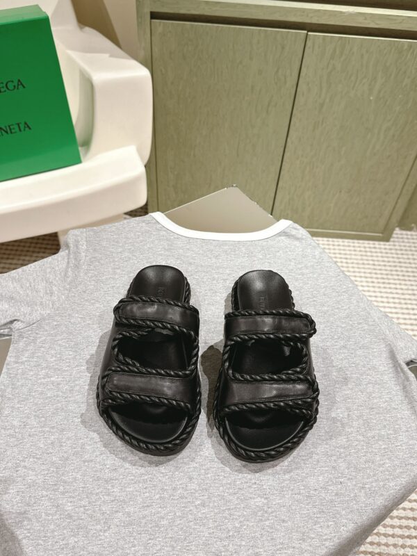 Bottega Veneta Jack Flat Sandals In 2 Colors