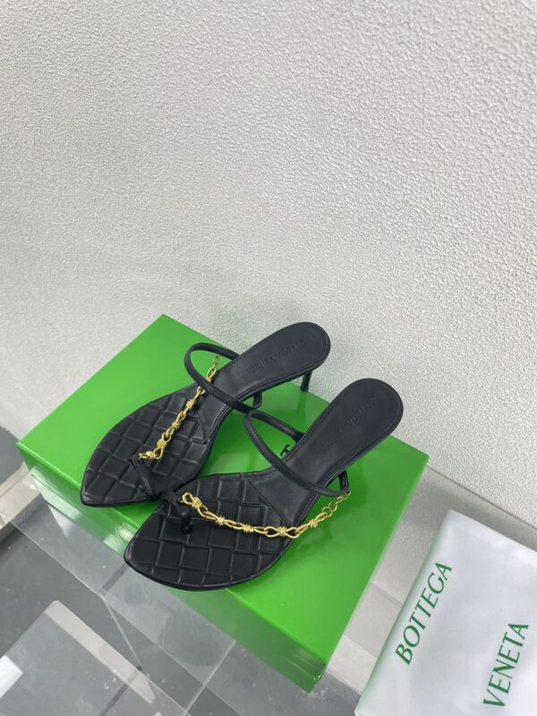 Bottega Veneta Leaf Chain Embellished Kitten Heels