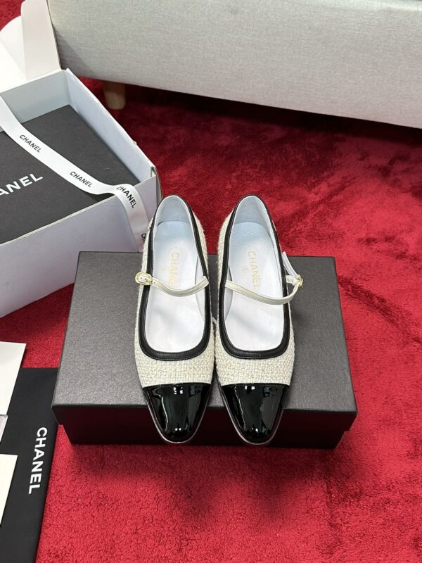 Chanel Tweed Patent Cap Toe Mary Jane Flats