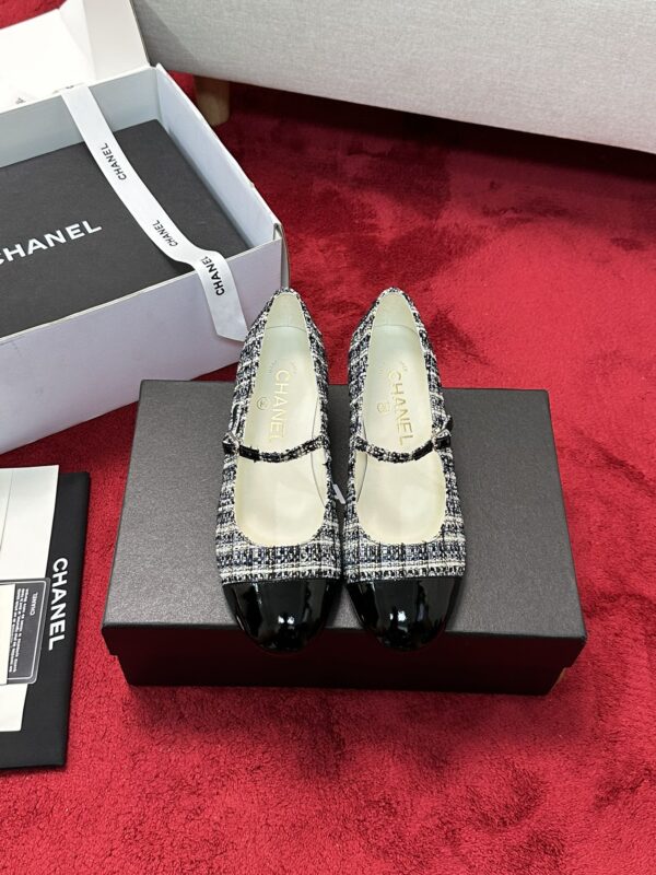 Chanel Tweed Patent Cap Toe Mary Jane Pump Heels In 2 Colors